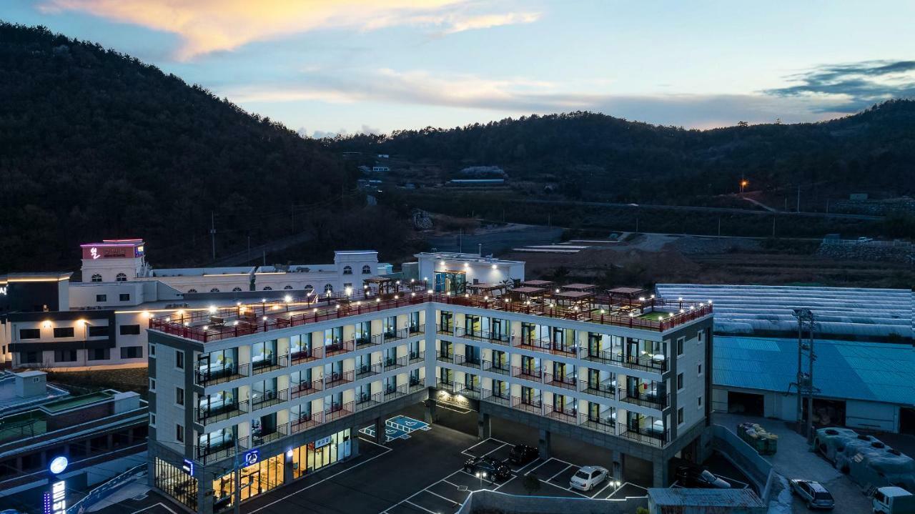 Gold Beach Resort Yeosu Exterior photo