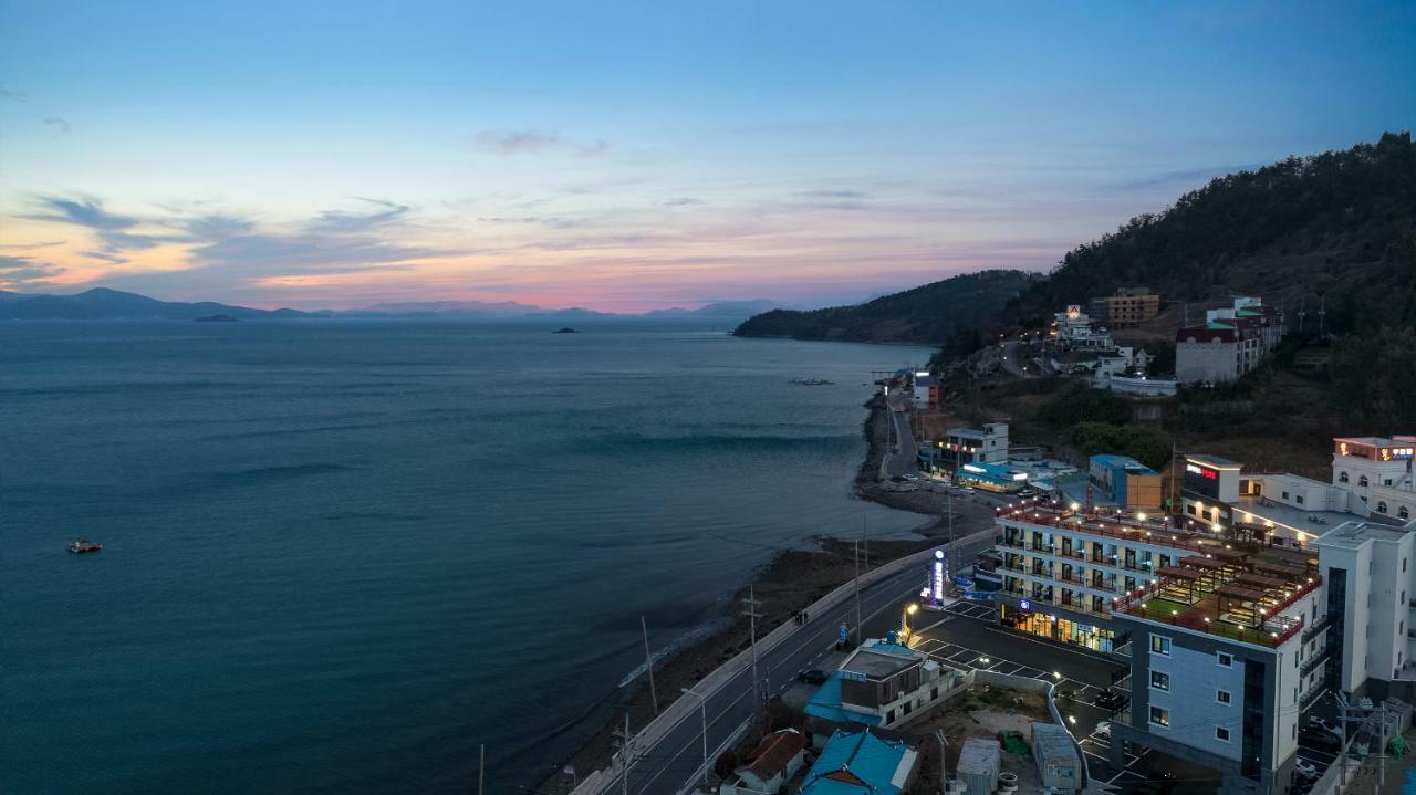 Gold Beach Resort Yeosu Exterior photo